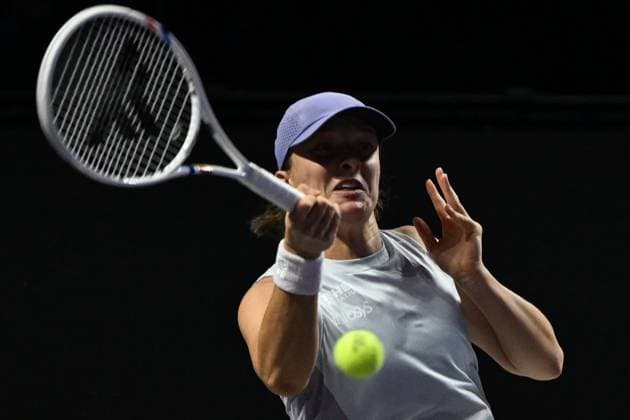 2025 WTA, Tennis Damen Finals RIYADH, SAUDI ARABIA – NOVEMBER 5: Iga Swiatek of Poland plays against Amanda Anisimova (not seen) of USA during their final group-stage match on Day 5 of the 2025 WTA Finals, part of the Hologic WTA Tour, at King Saud University Indoor Arena in Riyadh, Saudi Arabia, on November 5, 2025. Artur Widak Anadolu Riyadh Saudi Arabia. Editorial use only. Please get in touch for any other usage.  Copyright: x2025xAnadoluxArturxWidakx