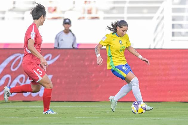 17 Evelin (Forward) of Brazil U-17 is in action during the FIFA U-17 Women s World Cup Morocco 2025 Semifinal match between Brazil and Korea DPR in Rabat, Morocco, on November 5, 2025, at the Olympic Stadium  Copyright: xAndreaxAmato IPAxSportx xipa-agency.netx xx IPA_67567062 IPA_Agency_IPA67567062