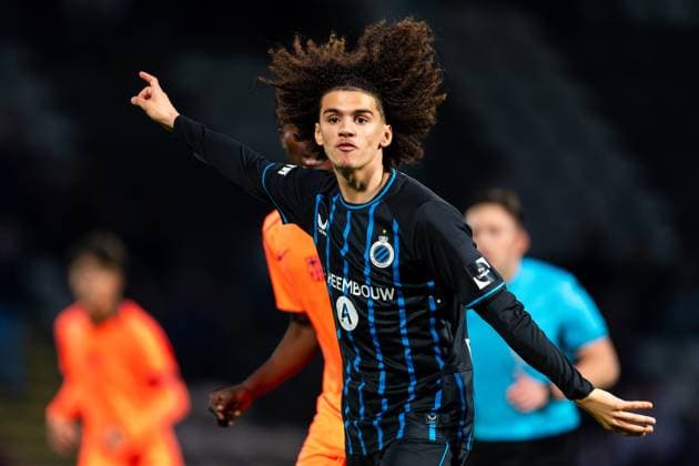 2025-11-05 Club Brugge KV v FC Barcelona, Barca - UEFA Youth League 2025 26 ROESELARE, BELGIUM - NOVEMBER 5: Ilyas Bouazzaoui of Club Brugge coaches his teammates during the UEFA Youth League 2025 26 match between Club Brugge KV and FC Barcelona at The NEST on November 5, 2025 in Roeselare, Belgium. Roeselare The NEST Belgium Content not available for redistribution in The Netherlands directly or indirectly through any third parties. Copyright: xJorisxVerwijstx