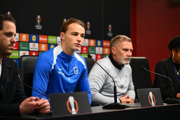 SC Braga v KRC Genk - UEFA Europa League Media Activities 05 11 2025 BRAGA, PORTUGAL - NOVEMBER 05 : Fink Thorsten head coach of KRC Genk and Smets Matte defender of KRC Genk talking to the press during a press conference, PK, Pressekonferenz ahead of the UEFA Europa League 2025 26 League Phase MD4 match between SC Braga and KRC Genk on November 5, 2025 in Braga, Portugal, 05 11 2025 Braga Portugal  Copyright: xVincentxKalutx
