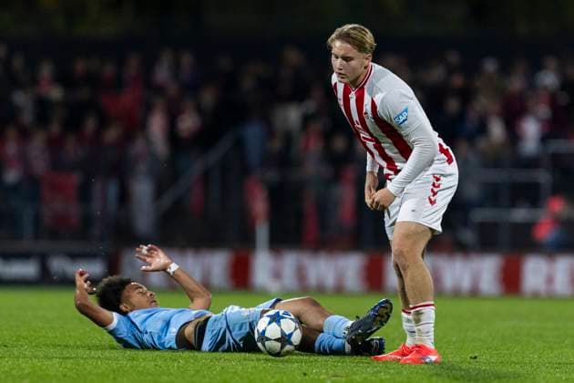 UEFA Youth League 1 FC Köln Racing FC Union Luxembourg 05 11 2025 Fynn Schenten 1 FC Köln U19, 9 , Joachim Ngaleu Racing FC Union Luxembourg U19, 8 UEFA Youth League, second leg of the championship round 2, 1 FC Köln Racing FC Union Luxembourg, on 05 11 2025, Franz Kremer Stadium, Cologne Copyright: xBEAUTIFULxSPORTS Meuselx