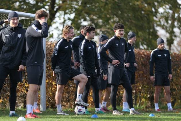 05 November 2025, Football, Training FC Schweinfurt 05, Dritte Liga, 3 Liga, Herren The players of FC Schweinfurt 05 at training Schweinfurt Training ground Sachs Stadion Bayern Unterfranken Germany