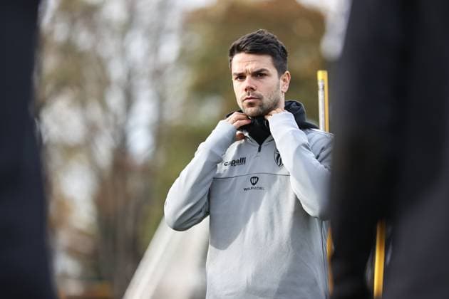 05 November 2025, Soccer, Training FC Schweinfurt 05, Third League, 3 League, Men Coach Victor Kleinhenz FC Schweinfurt 05 after training, single picture Schweinfurt training ground Sachs Stadium Bavaria Lower Franconia Germany