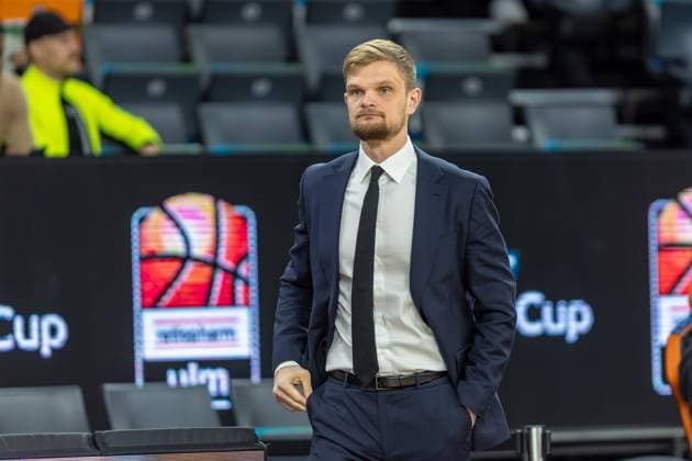 Release by Tautvydas Sabonis London Lions, Head Coach frontal, GER, ratiopharm ulm vs London Lions, Basketball, 6 Round, BKT EuroCup, Season 2025 2026, 05 11 2025, GER, ratiopharm ulm vs London Lions, Basketball, 6 Round, BKT EuroCup, Season 2025 2026, 05 11 2025 New Ulm Copyright: xEibner-Pressefoto JanixPlessx EP_JPL