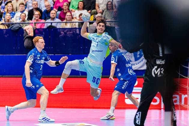 v l Nicolai Theilinger TBV Lemgo Lippe, 03 , Dominik Kuzmanovic VfL Gummersbach, 01 , Bobby Schagen TBV Lemgo Lippe, 14 GER, TBV Lemgo Lippe vs VfL Gummersbach, Handball, DHB Pokal, Matchday 3, Season 2025 2026, 05 11 2025 GER, TBV Lemgo Lippe vs VfL Gummersbach, Handball, DHB Pokal, Matchday 3, Season 2025 2026, 05 11 2025 Lemgo Copyright: xEibner-Pressefoto JanxRollingerx EP_JSK