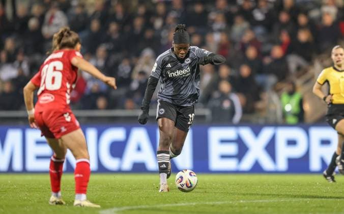 DEU, Frankfurt, Eintracht Frankfurt vs FC Köln, Google Pixel Frauen Bundesliga, DFB, Saison 2526, Stadion am Bretanobad, 9 Spieltag im Bild f l n r Martyna Wiankowska FC Köln 26 , Nicole Anyomi Eintracht Frankfurt 19 DFB DFL REGULATIONS PROHIBIT ANY USE OF PHOTOGRAPHS AS IMAGE SEQUENCES AND OR QUASI VIDEO, 05 11 2025 Copyright: HMBxMedia HendrikxHamelau