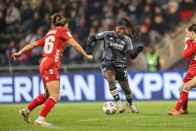 DEU, Frankfurt, Eintracht Frankfurt vs FC Köln, Google Pixel Frauen Bundesliga, DFB, Saison 2526, Stadion am Bretanobad, 9 Spieltag im Bild f l n r Martyna Wiankowska FC Köln 26 , Nicole Anyomi Eintracht Frankfurt 19 DFB DFL REGULATIONS PROHIBIT ANY USE OF PHOTOGRAPHS AS IMAGE SEQUENCES AND OR QUASI VIDEO, 05 11 2025 Copyright: HMBxMedia HendrikxHamelau