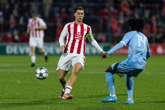 UEFA Youth League 1 FC Köln Racing FC Union Luxemburg 05 11 2025 Jonathan Friemel 1 FC Köln U19, 2 , Henoc Mahi Racing FC Union Luxemburg U19, 14 UEFA Youth League, second leg of the championship round 2, 1 FC Köln Racing FC Union Luxemburg, on 05 11 2025, Franz Kremer Stadion, Cologne Copyright: xBEAUTIFULxSPORTS Meuselx