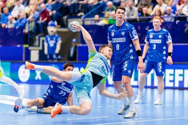 v l Tim Suton TBV Lemgo Lippe, 23 , Kristjan Horzen VfL Gummersbach, 27 , Frederik Simak TBV Lemgo Lippe, 08 GER, TBV Lemgo Lippe vs VfL Gummersbach, Handball, DHB Pokal, Matchday 3, Season 2025 2026, 05 11 2025 GER, TBV Lemgo Lippe vs VfL Gummersbach, Handball, DHB Pokal, Matchday 3, Season 2025 2026, 05 11 2025 Lemgo Copyright: xEibner-Pressefoto JanxRollingerx EP_JSK