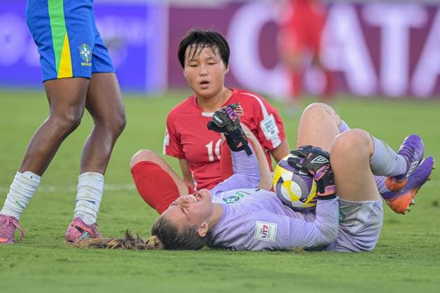 10 Yu Y. Jong Hyang (Forward) of Korea DPR U-17 contrast with 1 Ana Morganti (Goalkeeper) of Brazil U-17 is in action during the FIFA U-17 Women s World Cup Morocco 2025 Semifinal match between Brazil and Korea DPR in Rabat, Morocco, on November 5, 2025, at the Olympic Stadium  Copyright: xAndreaxAmato IPAxSportx xipa-agency.netx xx IPA_67570319 IPA_Agency_IPA67570319