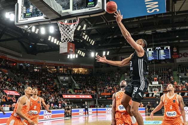 6 Matchday BKT Euro Cup Ratiopharm Ulm v London Lions, Ratiopharm Arena Ulm 07 11 2025 Carl Sandy London Lions, 3 makes the basket Ulm 07 11 2025 6 Matchday BKT EuroCup, Ratiopharm Ulm v London Lions, Ratiopharm Arena Ulm Copyright: xBEAUTIFULxSPORTS Märklx
