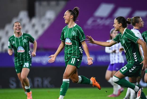 Soccer Google Pixel Womens Bundesliga Season 2025 2026 9 Matchday SGS Essen Werder Bremen on 05 11 2025 at Stadion an der Hafenstraße in Essen Goal celebration to 0 1 by Maja Sternad Werder Bremen , mitte DFB regulations prohibit any use of photographs as image sequences and or quasi video Nordrhein Westfalen Germany