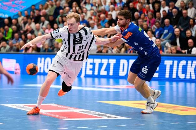 Balingen DHB Pokal Round of 16 HBW Balingen THW Kiel v li Eric Johansson THW Kiel , Georg Poehle Balingen Balingen Baden Württemberg Germany