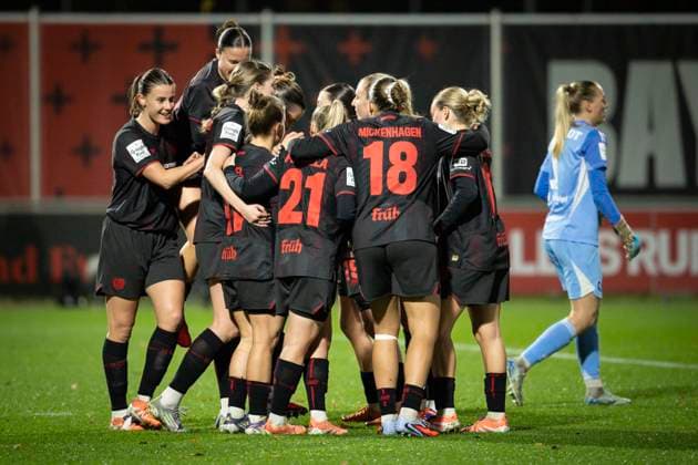 Womens Soccer Bundesliga Bayer 04 Leverkusen Hamburger SV, 05 11 2025 Goal celebration after the 1 0 by Kristin Kögel Bayer 04 Leverkusen, 11 Bayer 04 Leverkusen Hamburger SV on matchday 9 of the Google Pixel Womens Bundesliga on 05 11 2025 at Ulrich Haberland Stadium in Leverkusen North Rhine-Westphalia DFL REGULATIONS PROHIBIT ANY USE OF PHOTOGRAPHS AS IMAGE SEQUENCES AND OR QUASI VIDEO Copyright: xBEAUTIFULxSPORTS AxelxKohringx