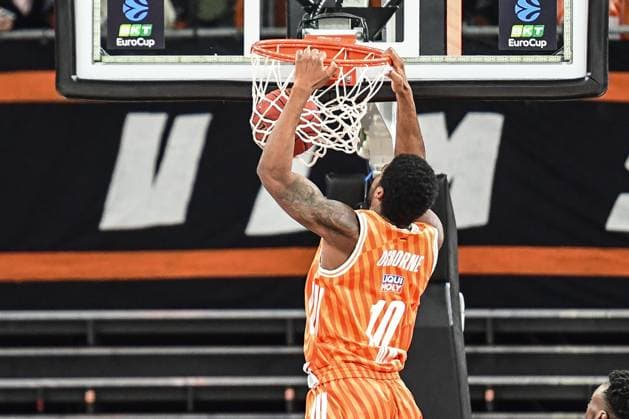6 Matchday BKT Euro Cup Ratiopharm Ulm v London Lions, Ratiopharm Arena Ulm 07 11 2025 Malik Osborne Ratiopharm Ulm, 10 makes the basket Ulm 07 11 2025 6 Matchday BKT EuroCup, Ratiopharm Ulm v London Lions, Ratiopharm Arena Ulm Copyright: xBEAUTIFULxSPORTS Märklx
