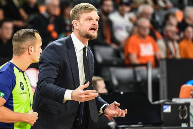 6 Matchday BKT Euro Cup Ratiopharm Ulm v London Lions, Ratiopharm Arena Ulm 07 11 2025 Chief Coach Tautvydas Sabonis London Lions Ulm 07 11 2025 6 Matchday BKT EuroCup, Ratiopharm Ulm v London Lions, Ratiopharm Arena Ulm Copyright: xBEAUTIFULxSPORTS Märklx