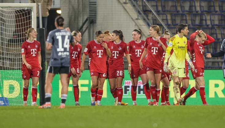 DEU, Frankfurt, Eintracht Frankfurt vs FC Köln, Google Pixel Frauen Bundesliga, DFB, Saison 2526, Stadion am Bretanobad, 9 Spieltag im Bild Sandra Jessen FC Köln 6 scores the goal for 1 0, jubilation and joy at the team DFB DFL REGULATIONS PROHIBIT ANY USE OF PHOTOGRAPHS AS IMAGE SEQUENCES AND OR QUASI VIDEO, 05 11 2025 Copyright: HMBxMedia HendrikxHamelau
