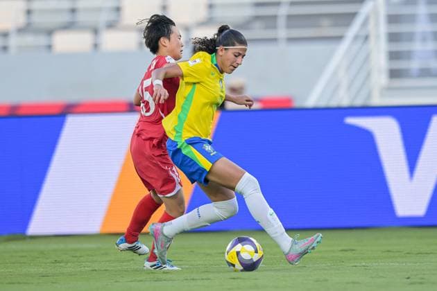 CALCIO - FIFA Mondiali - U17, U 17 Women - Semifinal - Brazil vs North Korea 15 Kim K. Won Sim (Forward) of Korea DPR U-17 contrast with 18 Dulce (Defender) of Brazil U-17 is in action during the FIFA U-17 Women s World Cup Morocco 2025 Semifinal match between Brazil and Korea DPR in Rabat, Morocco, on November 5, 2025, at the Olympic Stadium Morocco Morocco  Copyright: xIPAxSport ABACAx