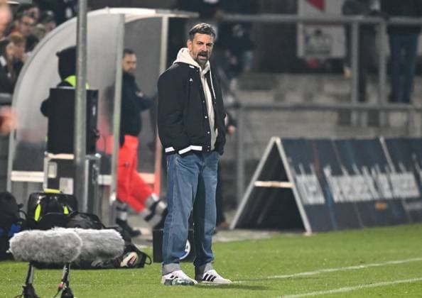 05 11 2025, xsltx, Soccer Google Pixel Women Bundesliga, Eintracht Frankfurt 1 FC Köln v l Niko Arnautis Trainer Eintracht Frankfurt DFL DFB REGULATIONS PROHIBIT ANY USE OF PHOTOGRAPHS as IMAGE SEQUENCES and or QUASI VIDEO