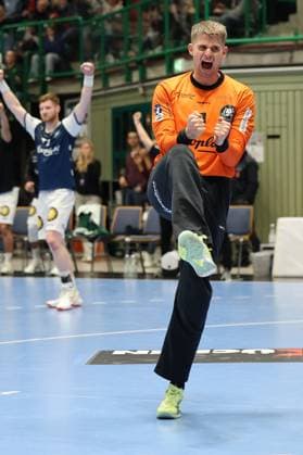 GER, 1 DHB Cup, round of 16, Bergischer HC vs TSV Hannover Burgdorf, 05 11 2025, Unihalle, Wuppertal, GER, 1 DHB Cup, round of 16, Bergischer HC vs TSV Hannover Burgdorf, , in the picture Christopher Rudeck goalkeeper BHC 1 , cheering after a saved ball nordphotoxGmBHx xMeuter nph00351