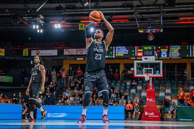 Basketball FIBA Europe Cup, Season 2025 2026, Men, Main Round, Group Stage, Matchday 4, 05 11 2025, RASTA Vechta CS Valcea 1924 Clavell Lopez 23 CS Valcea 1924 in action Vechta RASTA Dome Lower Saxony Germany