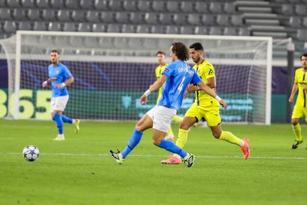 UEFA Champions League : Pafos vs Villarreal DAVID LUIZ of Pafos passes the ball. Pafos plays against Villarreal for the matchday 4 of the League Phase of the UEFA Champions League competition, Limassol, Cyprus, on Nov. 5, 2025. Limassol Cyprus Copyright: xKOSTASxPIKOULASx