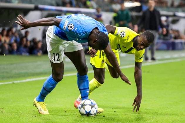 UEFA Champions League : Pafos vs Villarreal KEN SEMA of Pafos and NICOLAS PEPE of Villarreal compete for the ball. Pafos plays against Villarreal for the matchday 4 of the League Phase of the UEFA Champions League competition, Limassol, Cyprus, on Nov. 5, 2025. Limassol Cyprus Copyright: xKOSTASxPIKOULASx