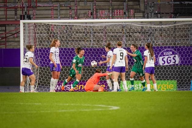 Germany Women Soccer Google Pixel Women Bundesliga 2025 26, 9 Matchday SGS Essen vs SV Werder Bremen Stadion an der Hafenstraße Goal and goal celebration to 0 1 by Maja Sternad SV Werder Bremen, 11 Joy, emotions, jubilation Essen North Rhine-Westphalia Germany Copyright: xJOERANxSTEINSIEKx