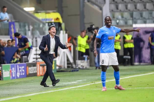 UEFA Champions League : Pafos vs Villarreal Villarreal Coach MARCELINO reacts during the game. Pafos plays against Villarreal for the matchday 4 of the League Phase of the UEFA Champions League competition, Limassol, Cyprus, on Nov. 5, 2025. Limassol Cyprus Copyright: xKOSTASxPIKOULASx