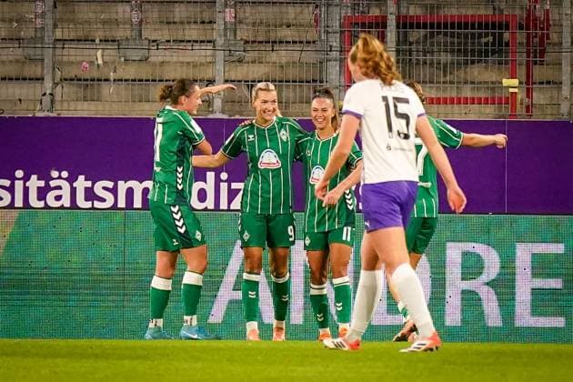 Germany Women Soccer Google Pixel Women Bundesliga 2025 26, 9 Matchday SGS Essen vs SV Werder Bremen Stadion an der Hafenstraße Goal and goal celebration to 0 2 by Medina DeÅ¡iÄ‡ Medina Desic SV Werder Bremen, 9 Joy, emotions, jubilation Essen North Rhine-Westphalia Germany Copyright: xJOERANxSTEINSIEKx