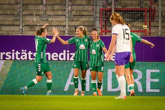 Germany Women Soccer Google Pixel Women Bundesliga 2025 26, 9 Matchday SGS Essen vs SV Werder Bremen Stadion an der Hafenstraße Goal and goal celebration to 0 2 by Medina DeÅ¡iÄ‡ Medina Desic SV Werder Bremen, 9 Joy, emotions, jubilation Essen North Rhine-Westphalia Germany Copyright: xJOERANxSTEINSIEKx