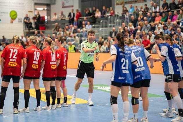 HSG Blomberg Lippe GER vs SV Union Halle Neustadt GER , Handball, DHB Pokal Women, Quarterfinal, 05 11 2025, Season 2025 2026, Blomberg Jonas Zollitsch Referee Blomberg Sporthalle an der Ulmenallee Germany