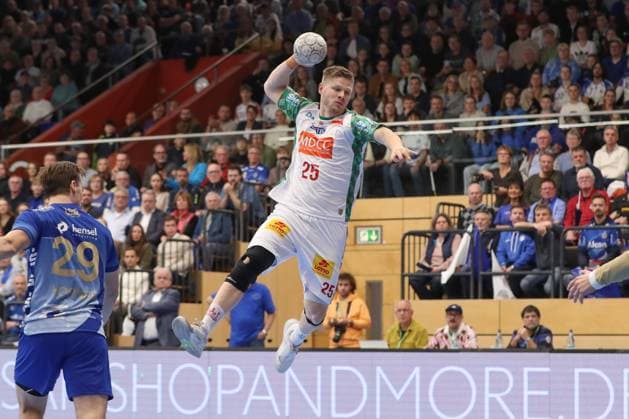 05 11 2025, xtgx, Handball, DHB Pokal 3 Runde, TV Großwallstadt SC Magdeburg v l Sebastian Barthold Magdebug, 25 wirft Tor, Torschuetze, erzielt Tor, Treffer, scores the goal Elsenfeld