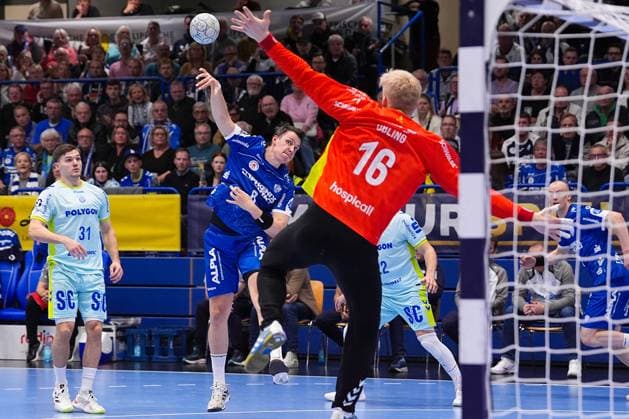05 11 2025, xydrx, Handball, Round of 16 DHB Cup, TBV Lemgo Lippe VfL Gummersbach, PHOENIX Contact Arena Frederik Simak TBV Lemgo Lippe 8 throwing at the goal of Bertram Obling VfL Gummersbach 16 North Rhine-Westphalia Germany