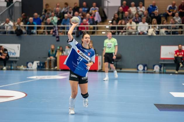 HSG Blomberg Lippe GER vs SV Union Halle Neustadt GER , Handball, DHB Pokal Women, Quarterfinals, 05 11 2025, Season 2025 2026, Blomberg Nuria Bucher HSG Blomberg Lippe, 21 at the match setup Blomberg Sporthalle an der Ulmenallee Germany
