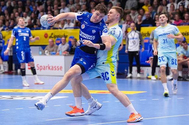 05 11 2025, xydrx, handball, round of 16 DHB Cup, TBV Lemgo Lippe VfL Gummersbach, PHOENIX Contact Arena Joel Willecke TBV Lemgo Lippe 24 in duel against Kristjan Horzen VfL Gummersbach 27 North Rhine-Westphalia Germany