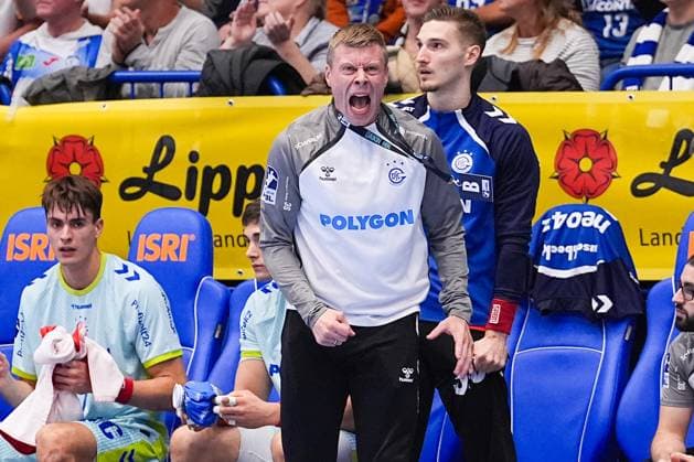05 11 2025, xydrx, Handball, Round of 16 DHB Cup, TBV Lemgo Lippe VfL Gummersbach, PHOENIX Contact Arena Gudjon Valur Sigurdsson Head Coach VfL Gummersbach gesticulating North Rhine-Westphalia Germany