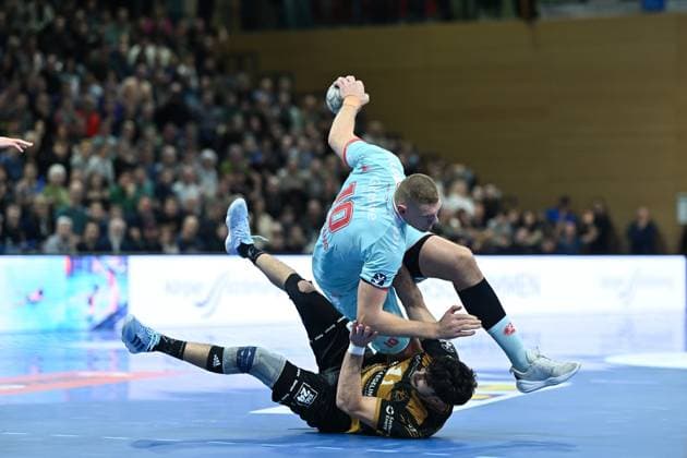 Doruk Pehlivan HC Elbflorenz 2006, 11 Dainis Kristopans MT Melsungen , 10 HC Elbflorenz 2006 vs MT Melsungen, DHB Cup Men, Season 2025 2026, 05 11 2025 HC Elbflorenz 2006 vs MT Melsungen, DHB Cup Men, Season 2025 2026, 05 11 2025 Dresden Copyright: xEibner-Pressefoto xHoepnerx EP_PHR