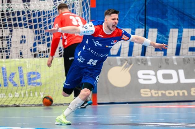 Balingen DHB Pokal Round of 16 HBW Balingen THW Kiel Elias Fügel Fuegel HBW Balingen Jubel Freude Emotion Torjubel Torschuetze Torschütze Balingen Baden Württemberg Germany