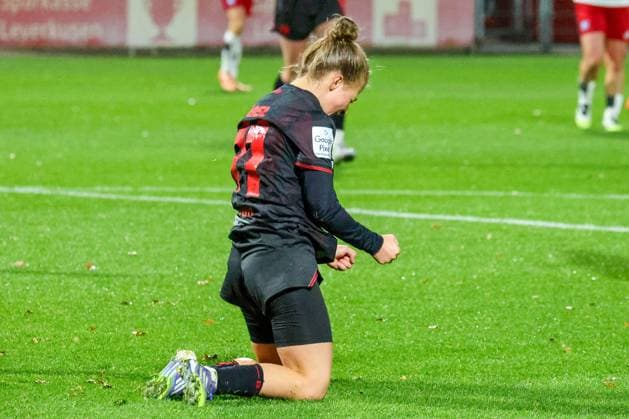 05 11 2025, xsscx, Women Football, Bayer 04 Leverkusen Hamburger SV, 1 Fußball Bundesliga, 9 Spieltag, Ulrich Haberland Stadion, Saison 2025 2026 Torjubel nach dem Tor zum 1 0 durch Torschützin Kristin Koegel Bayer 04 Leverkusen 11 DFB regulations prohibit any use of photographs as image sequences and or quasi video Nordrhein Westfalen Germany Nordrhein Westfalen Germany
