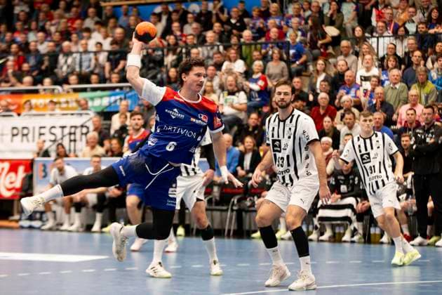 Mex Raguse HBW Balingen Weilstetten, 06 at the circle, HBW Balingen Weilstetten vs THW Kiel, Handball, DHB Cup, Round of 16, Season 2025 2026, 05 11 2025 Eibner Pressefoto Andreas Ulmer HBW Balingen Weilstetten vs THW Kiel, Handball, DHB Cup, Round of 16, Season 2025 2026, 05 11 2025 Balingen Copyright: xEibner-Pressefoto AndreasxUlmerx EP_AUR