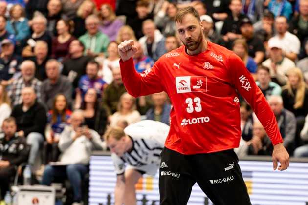 Andreas Wolff THW Kiel, 33, Torhueter haelt einen Wurf, HBW Balingen Weilstetten vs THW Kiel, Handball, DHB Pokal, Round of 16, Season 2025 2026, 05 11 2025 Eibner Pressefoto Andreas Ulmer HBW Balingen Weilstetten vs THW Kiel, Handball, DHB Pokal, Round of 16, Season 2025 2026, 05 11 2025 Balingen Copyright: xEibner-Pressefoto AndreasxUlmerx EP_AUR