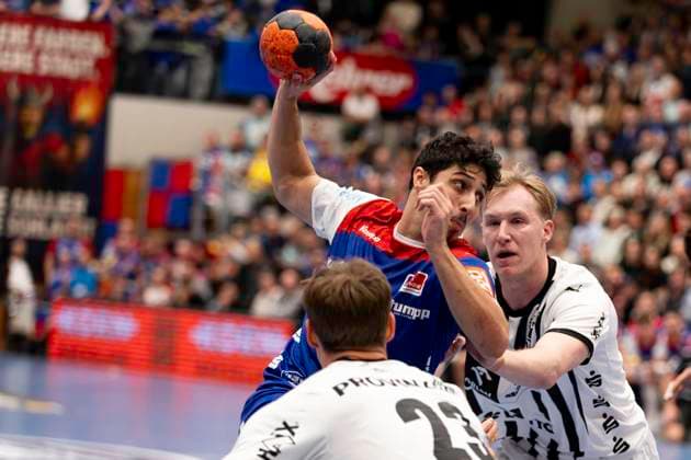 Yonatan Dayan HBW Balingen Weilstetten, 34 can prevail against Rune Dahmke THW Kiel, 23 , HBW Balingen Weilstetten vs THW Kiel, Handball, DHB Pokal, Round of 16, Season 2025 2026, 05 11 2025 Eibner Pressefoto Andreas Ulmer HBW Balingen Weilstetten vs THW Kiel, Handball, DHB Pokal, Round of 16, Season 2025 2026, 05 11 2025 Balingen Copyright: xEibner-Pressefoto AndreasxUlmerx EP_AUR