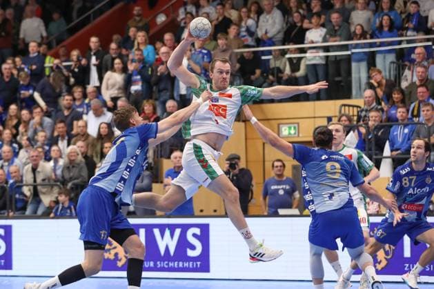 05 11 2025, xtgx, Handball, DHB Pokal 3 Runde, TV Großwallstadt SC Magdeburg v l Felix Claar Magdeburg, 7 wirft Tor, Torschuetze, erzielt Tor, Treffer, scores the goal Elsenfeld