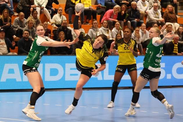 Alina Grijseels Borussia Dortmund throwing GER, Borussia Dortmund vs VfL Oldenburg, Handball, DHB Pokal Women, Round of 16, Season 2025 2026, 05 11 2025 GER, Borussia Dortmund vs VfL Oldenburg, Handball, DHB Pokal Women, Round of 16, Season 2025 2026, 05 11 2025 Dortmund Copyright: xEibner-Pressefoto FrankxZeisingx EP_FZG