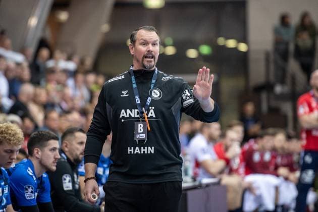 Misha Kaufmann TVB Stuttgart, coach gesticulating on the sidelines GER, TVB Stuttgart SG Flensburg Handewitt, DAIKIN HBL, Handball, Bundesliga, DHB Pokal Round of 16, Season 2025 2026, 05 11 2025 GER, TVB Stuttgart SG Flensburg Handewitt, DAIKIN HBL, Handball, Bundesliga, DHB Pokal Round of 16, Season 2025 2026, 05 11 2025 Stuttgart Copyright: xSandyxDinkelackerx EP_SDR