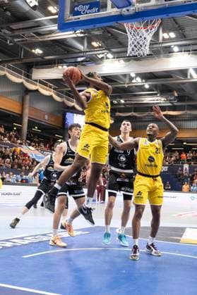 ENBL 2025 2026 Syntainics MBC vs Valmiera Glass Via Weissenfels, Germany 05 November 2025 Pictured from left Gunn RJ Weissenfels , Artis Ate Valmiera and Callison Charles Weissenfels Weissenfels Stadthalle Sachsen Anhalt Germany