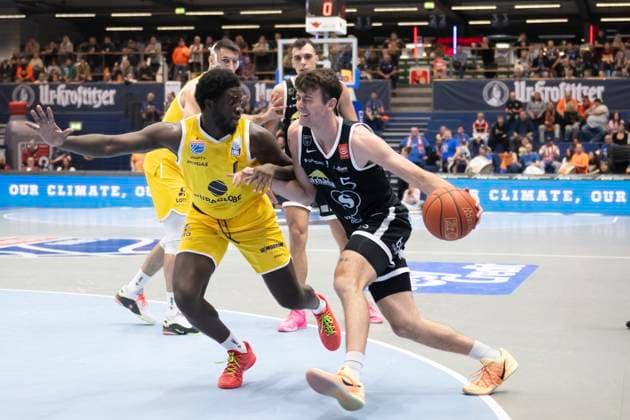 ENBL 2025 2026 Syntainics MBC vs Valmiera Glass Via Weissenfels, Germany 05 November 2025 Pictured from left Foster Marcus Weissenfels and Aniwaniwa Tait Jones Valmiera Weissenfels Stadthalle Sachsen Anhalt Germany
