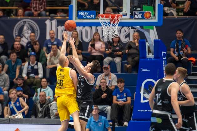ENBL 2025 2026 Syntainics MBC vs Valmiera Glass Via Weissenfels, Germany 05 November 2025 Pictured from left, Welp Collin Weissenfels , Aniwaniwa Tait Jones Valmiera Weissenfels Stadthalle Sachsen Anhalt Germany