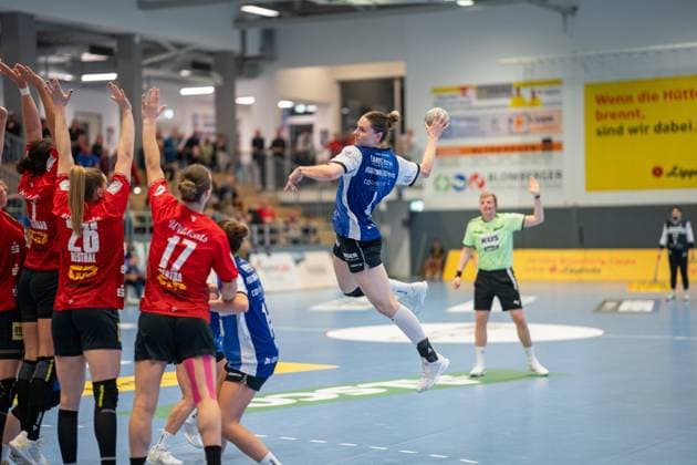 HSG Blomberg Lippe GER vs SV Union Halle Neustadt GER , Handball, DHB Pokal Women, Quarterfinals, 05 11 2025, Season 2025 2026, Blomberg Andrea Jacobsen HSG Blomberg Lippe, 04 in goal throw Blomberg Sporthalle an der Ulmenallee Germany